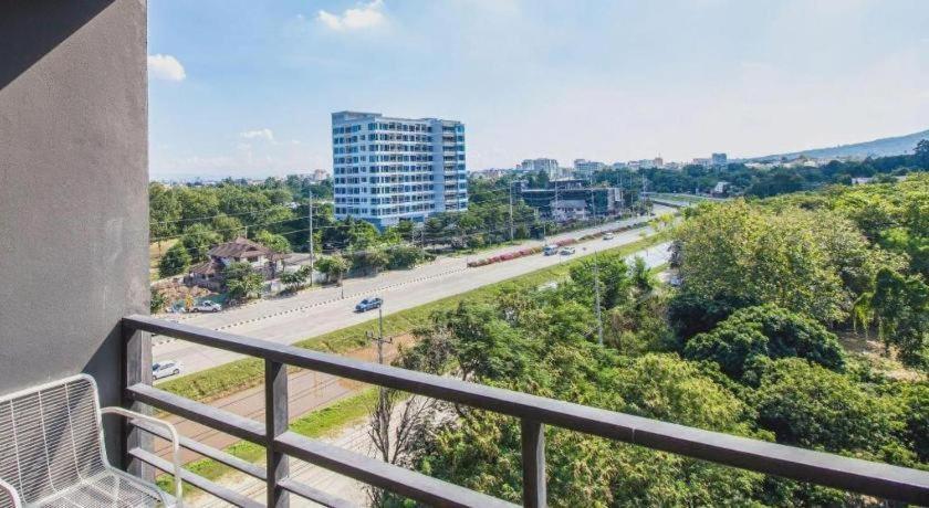 B2 Black Business And Budget Hotel Chiang Mai Esterno foto