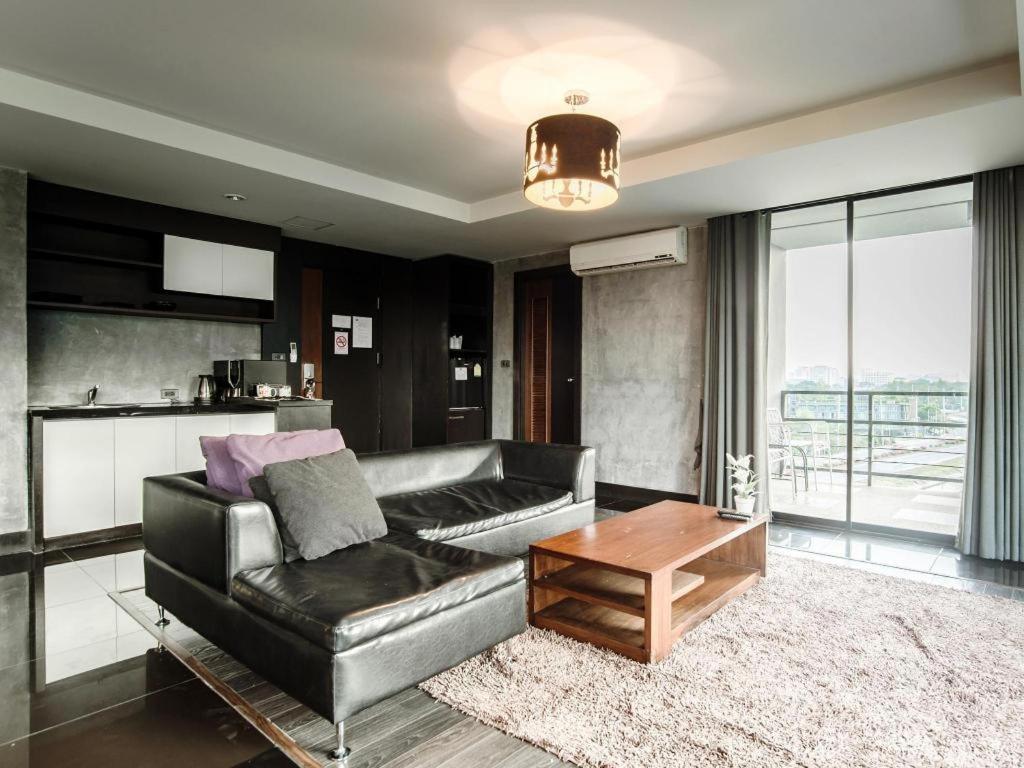 B2 Black Business And Budget Hotel Chiang Mai Esterno foto