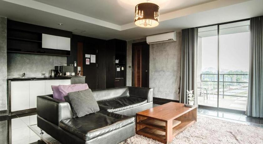 B2 Black Business And Budget Hotel Chiang Mai Esterno foto